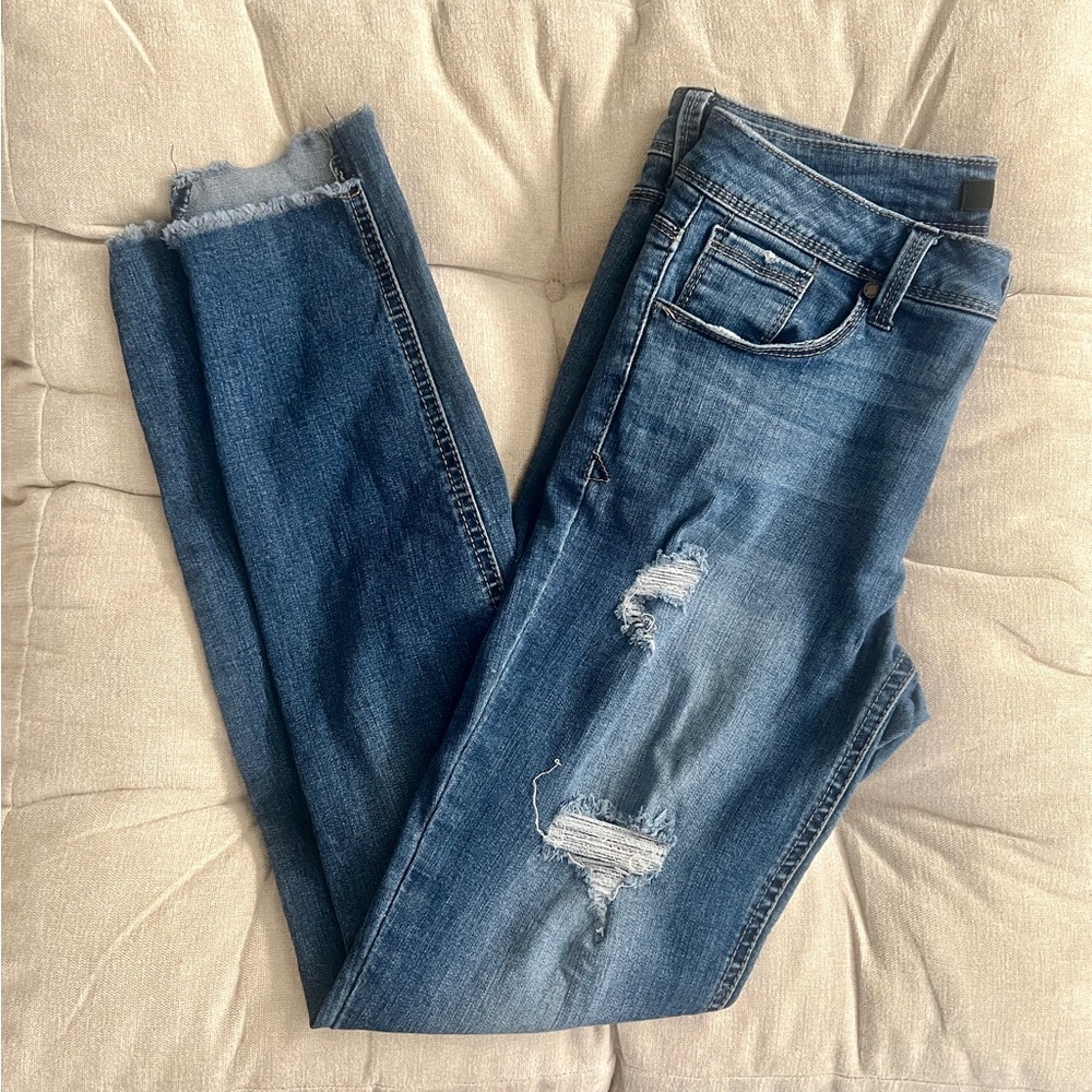 1822 Denim Women’s Distressed Jeans! Sz 4! Cute and comfortable!
